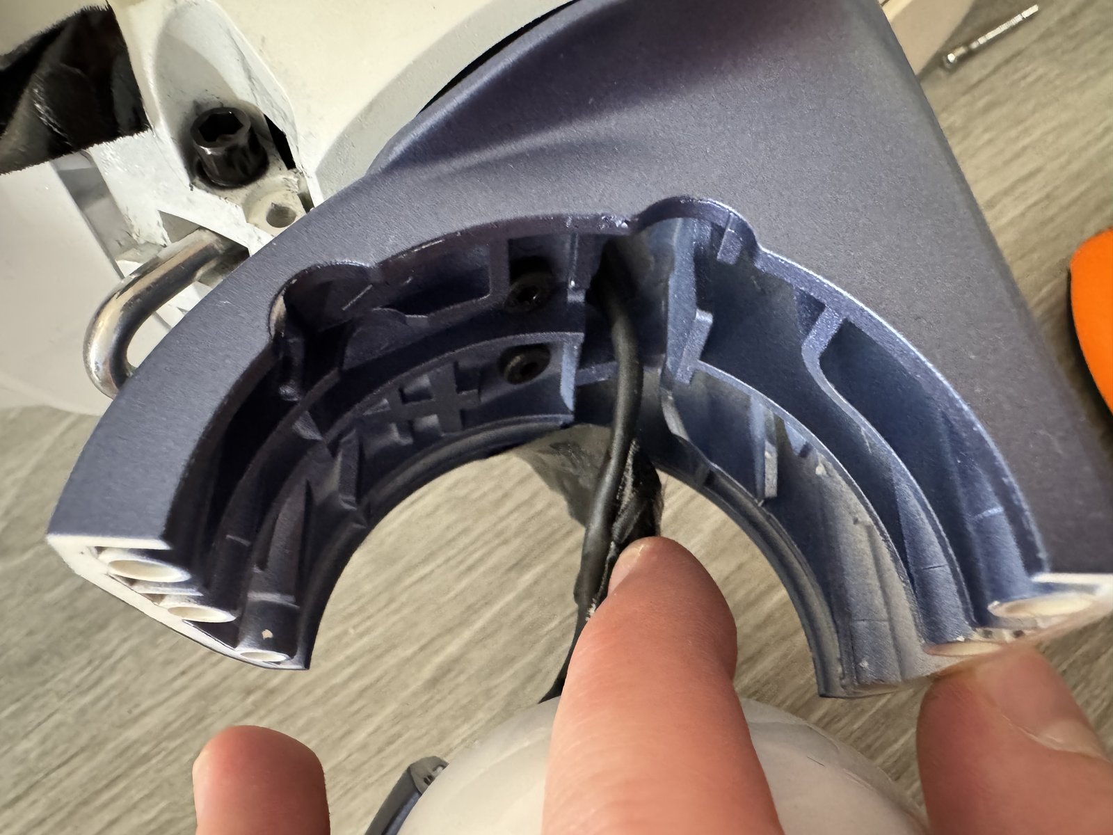 Unitree R1 shoulder cover and connector on the shoulder arm part